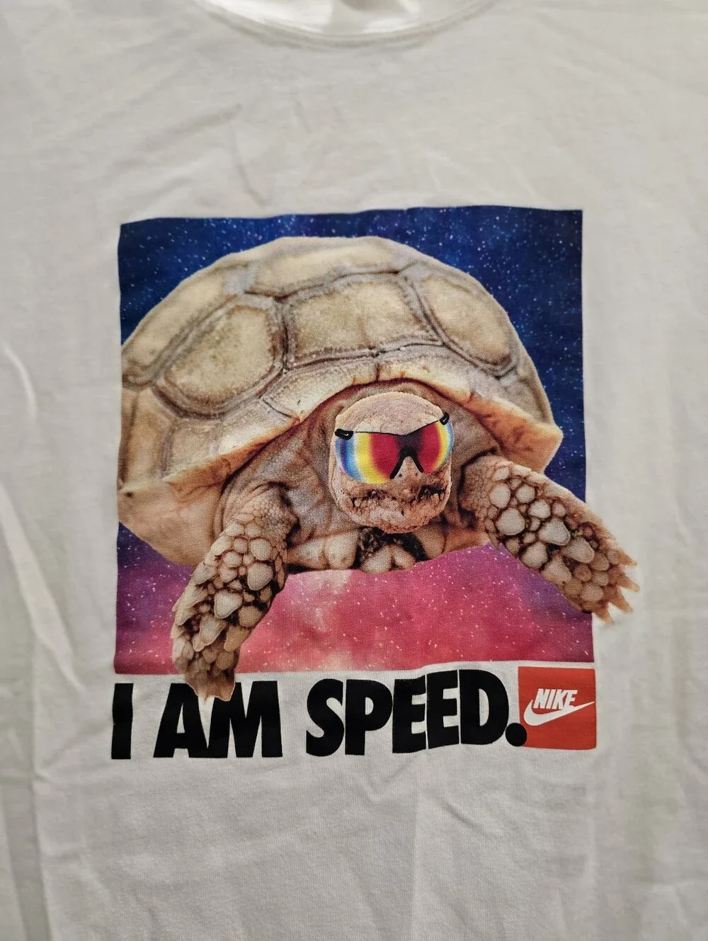 Nike, Suize L, White Short-Sleeve Tee with Colorful Turtle Graphic, 